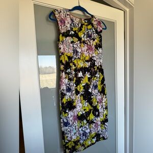 Gorgeous dress ready to a wedding or formal event! Never worn